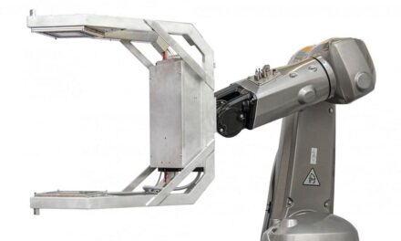 Radomtester direkt am Roboterkopf