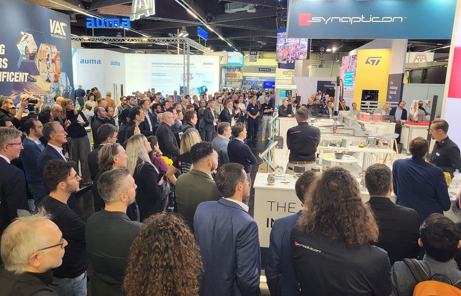 Präsentation von Somanet Integro am Stand von Synapticon auf der SPS 2023