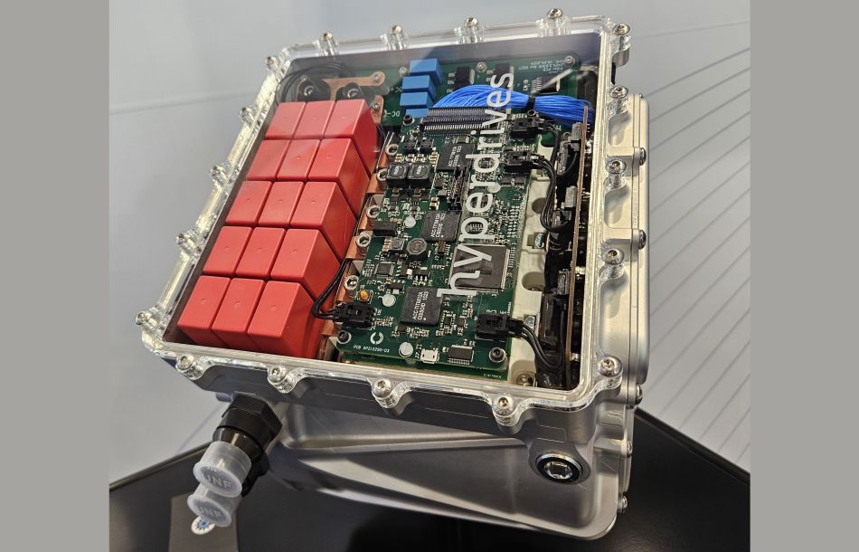 Hyperdrives-One-Steuereinheit für hohlleitergekühlte Elektromotoren mit Siliziumkarbid-/SiC-Wechselrichter-Steuermodul von Cissoid Hyperdrives-One-Steuereinheit für hohlleitergekühlte Elektromotoren mit Siliziumkarbid-/SiC-Wechselrichter-Steuermodul von Cissoid