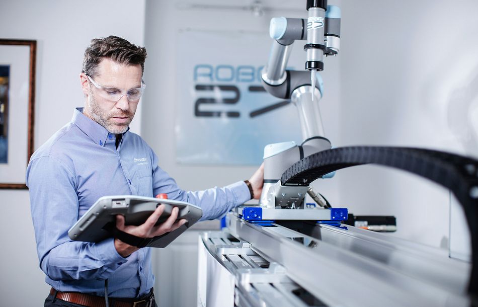 Verfahrbare 7. Achse erweitert Cobot-Reichweite